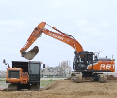 日立建機　油圧ショベルのオペレータ操作を学習するフィジカルAIの研...